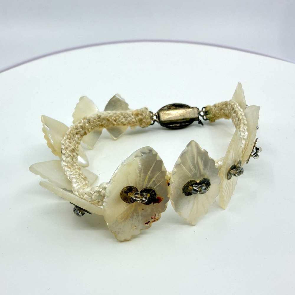 VTG Carved Mother of Pearl Shell Leaf Braided Cord Bracelet Cream Pearl Clasp
